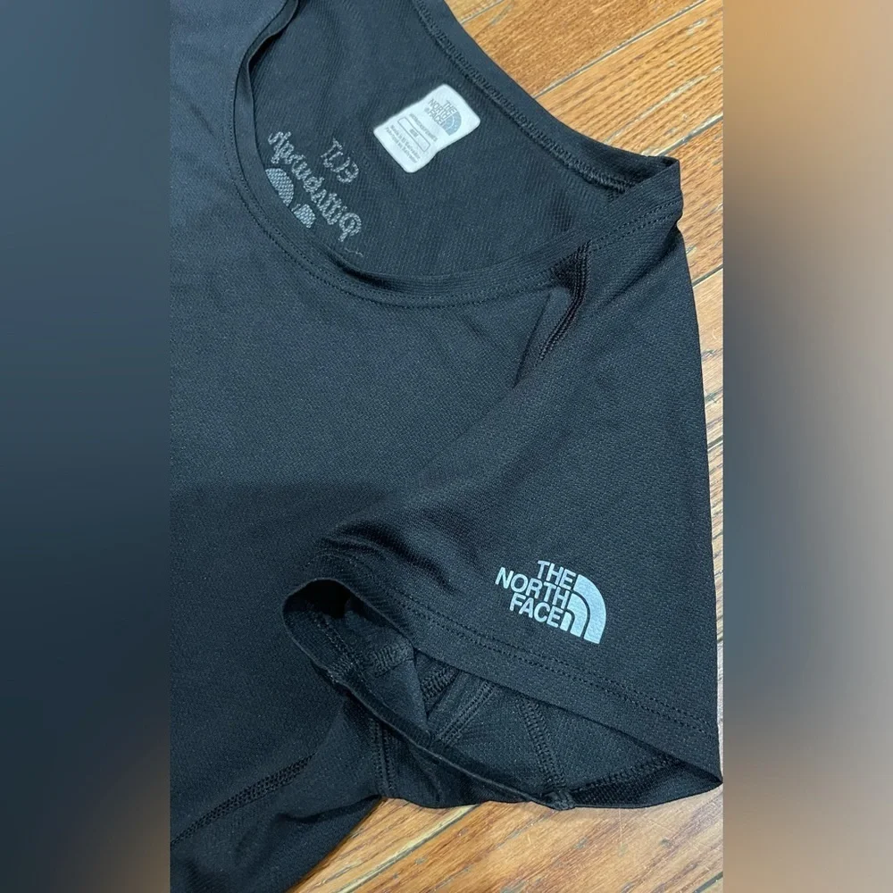 The North Face Black Graphic Tee - Picture 4 of 10